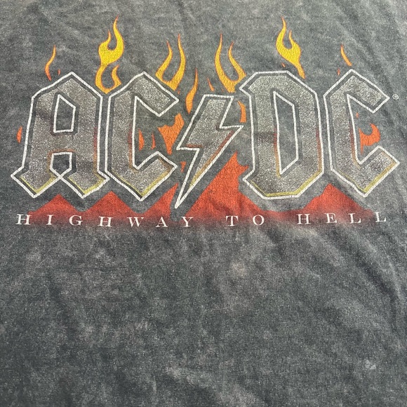 AC/DC Gray Short Sleeve Crop Tee with Flame Logo Vintage Look Size Large - Picture 2 of 4